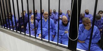 35 membres du groupe État islamique en Libye condamnés à la peine capitale