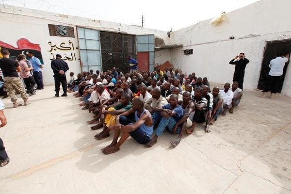 Libye : Arrestation de près de 4000 migrants dans le cadre d'une vaste  opération « anti-drogue » | Majalat